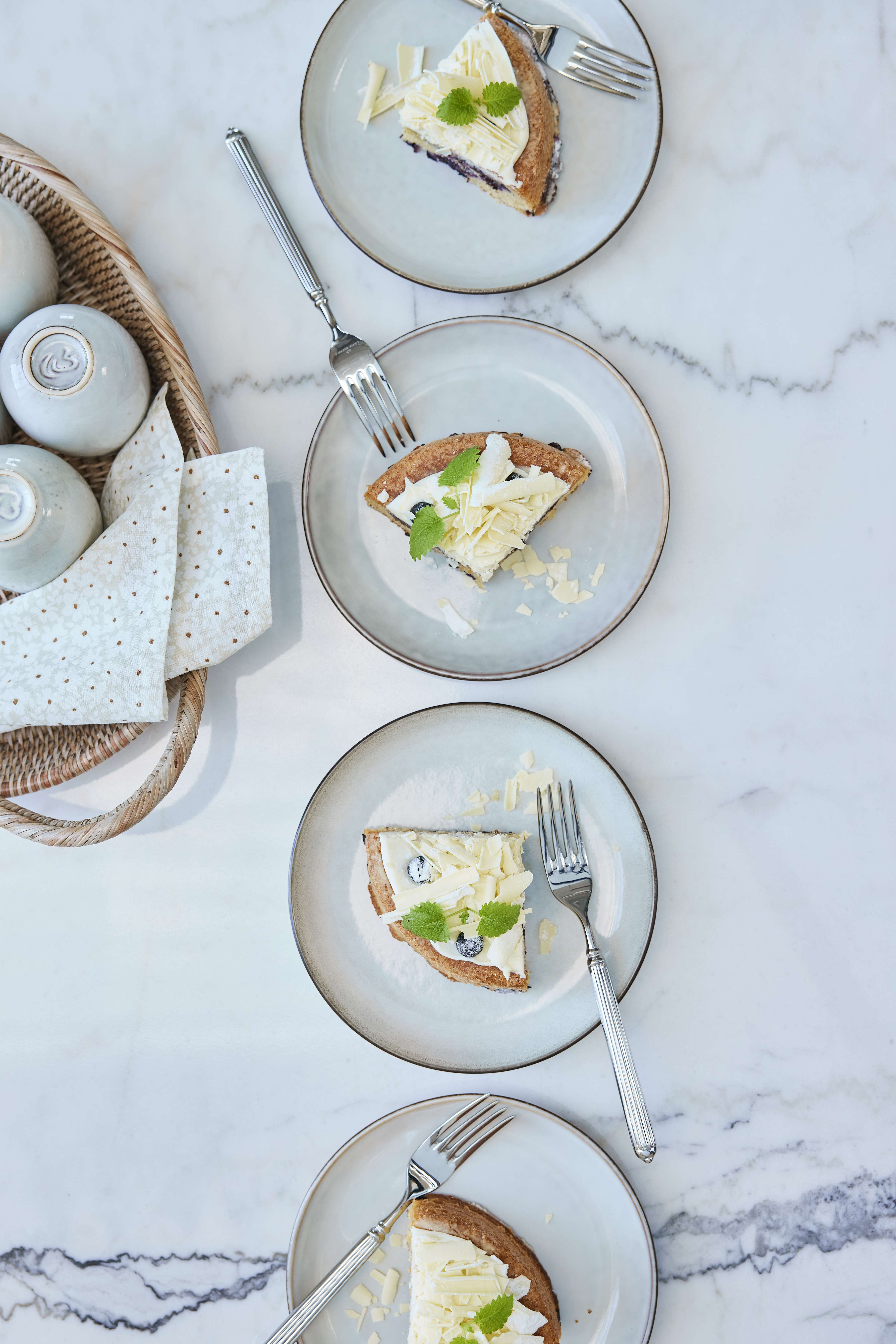 TALERZYKI_DESEROWE_STYL_SKANDYNAWSKI_WIDELCE_SZTUCCE_DODATKI_DO_JDALNI_KUCHNI_LENE_BJERRE_POLSKA_SKLEP_DESIGNBYWOMEN